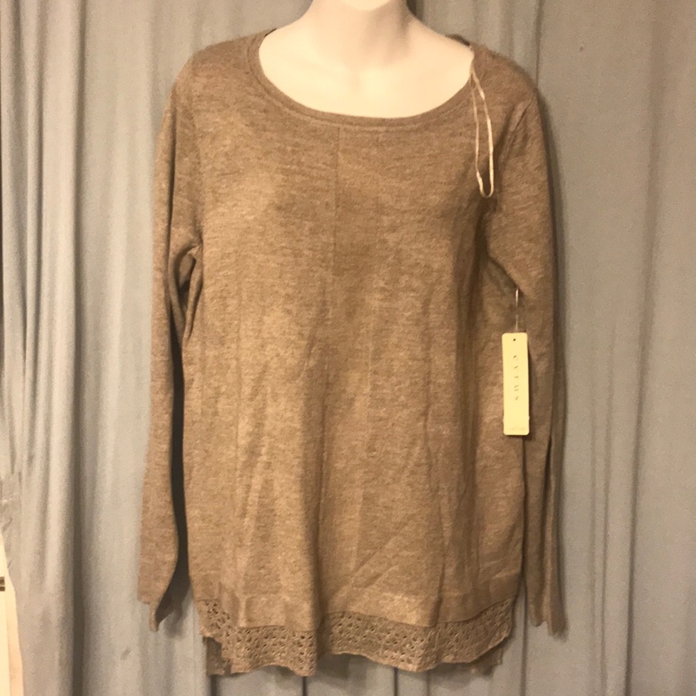 Cyrus blouse grey sz Long sleeve with cute design